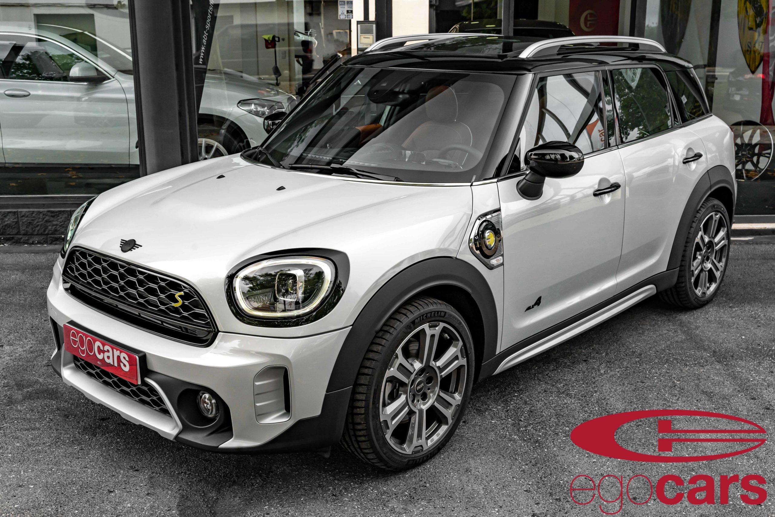 COOPER-SE-ALL4-COUNTRYMAN-WHITE-SILVER-EGOCARS_2-scaled