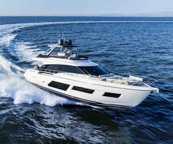 Ferretti Yachts 670