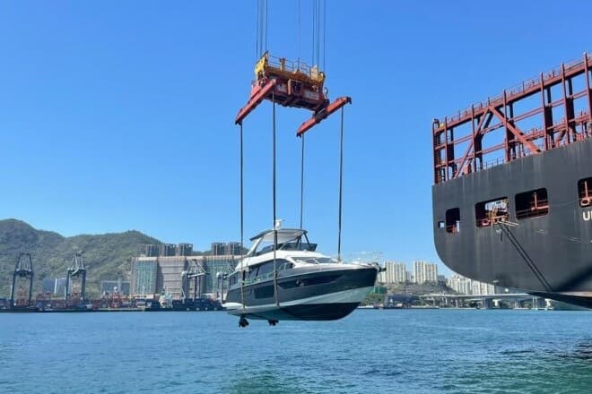 azimut 68 in hong kong