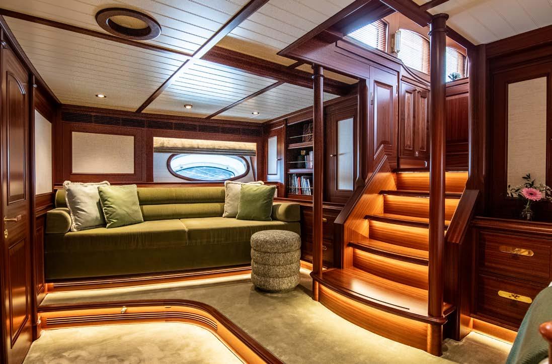 ATHOS_12_Owners-stateroom_Athos_-_For_Charter_2024_Page_13_Image_0001-UyZUuWri