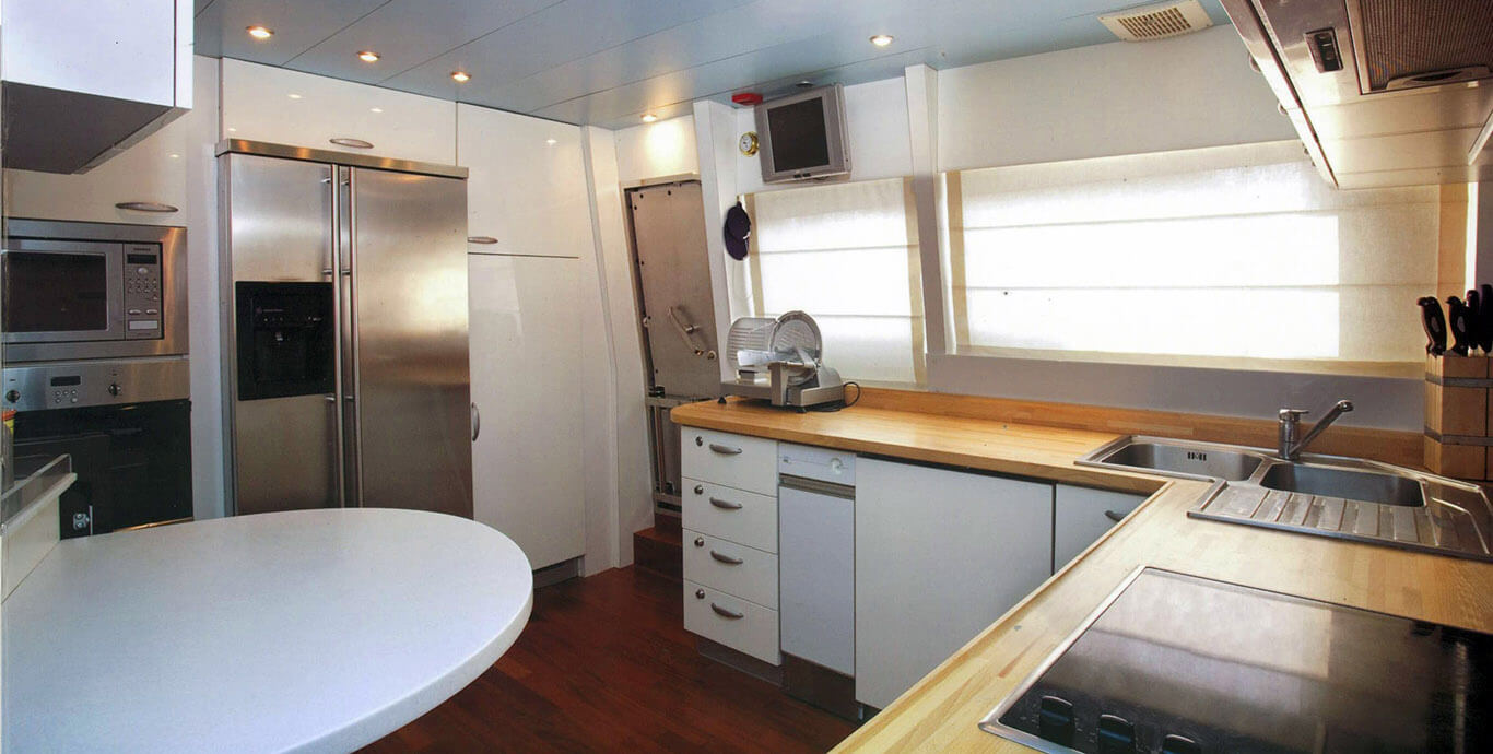Castagnola_yacht_for_sale_Giava_13751-En3cTD7n